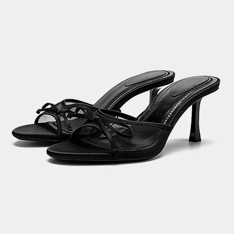BLACK OAKED HEELED SANDALS