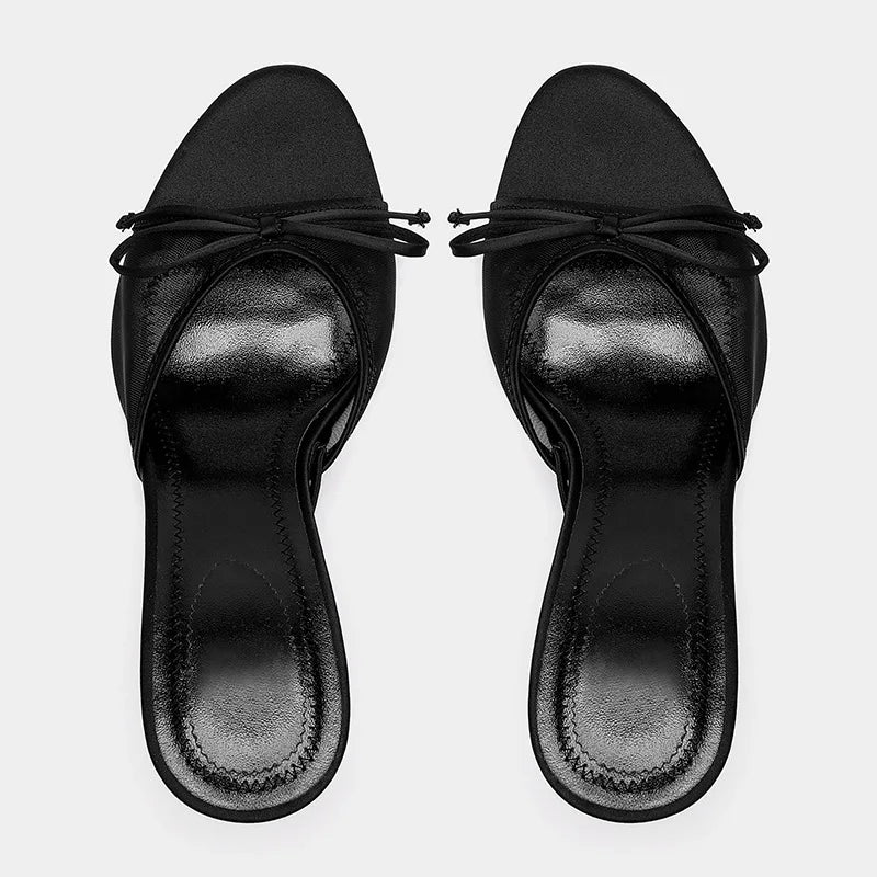 BLACK OAKED HEELED SANDALS