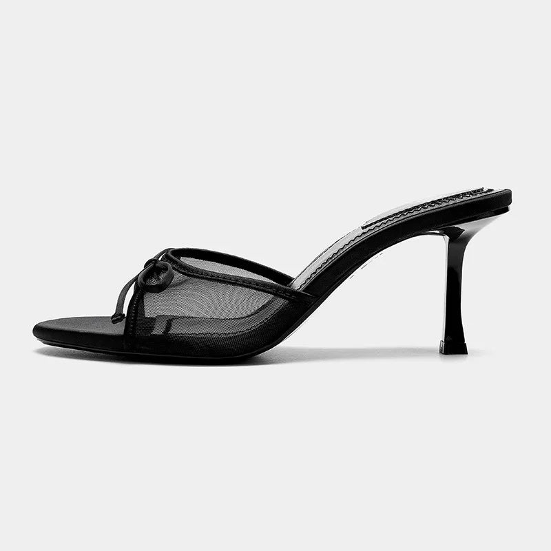 BLACK OAKED HEELED SANDALS