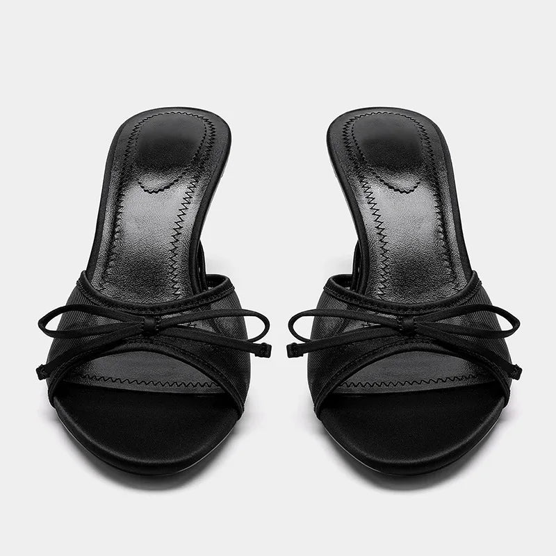 BLACK OAKED HEELED SANDALS