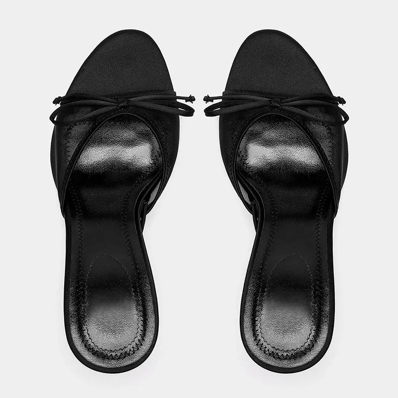 BLACK OAKED HEELED SANDALS